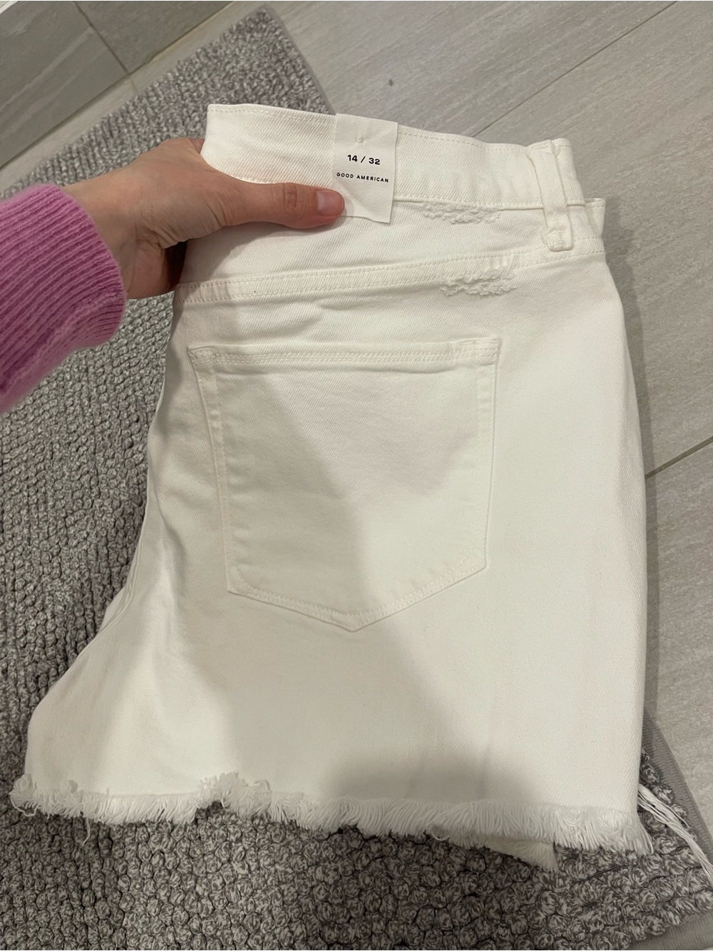NWT Good American White Good '90s Denim Cutoff Short size 14 / 32 distressed - Picture 4 of 6